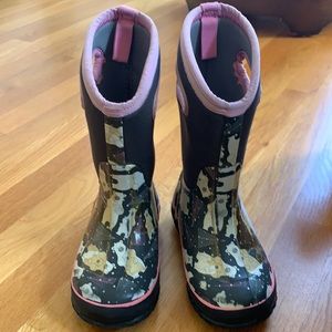 Bogs waterproof boot, girls size 11